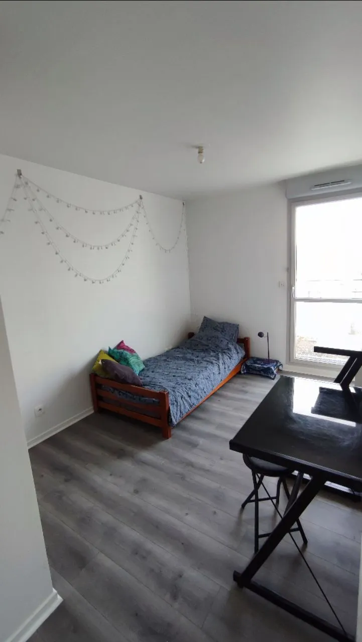 Chambre en colocation à Saint Cyr l'école. Meublé ou non en fonction du besoin