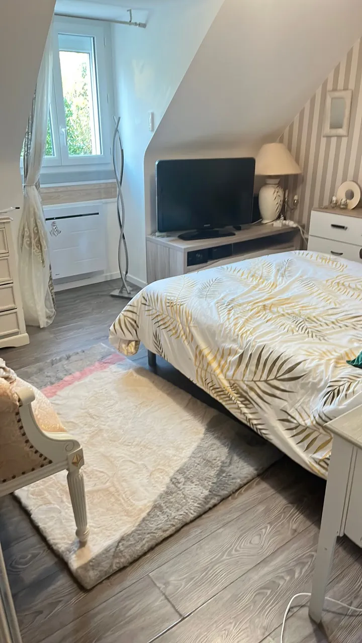 Une chambre de 13 m2 et une piece bureau personnel 